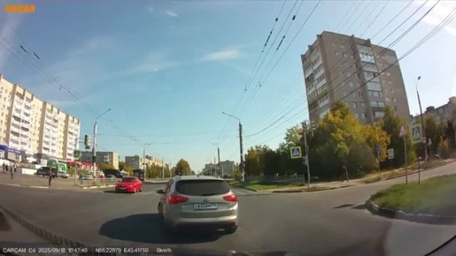 В Дзержинске велосипедист едва не спровоцировал ДТП на пешеходном переходе