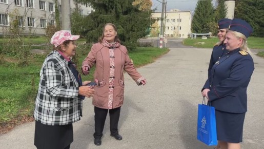 В канун Международного дня пожилых людей следователи и кадеты СК России навестили пациентов Киселихинского госпиталя для ветеранов войн